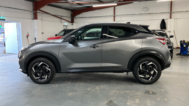 Nissan Juke 1.0 DiG-T 114 N-Connecta 5dr DCT Petrol Hatchback